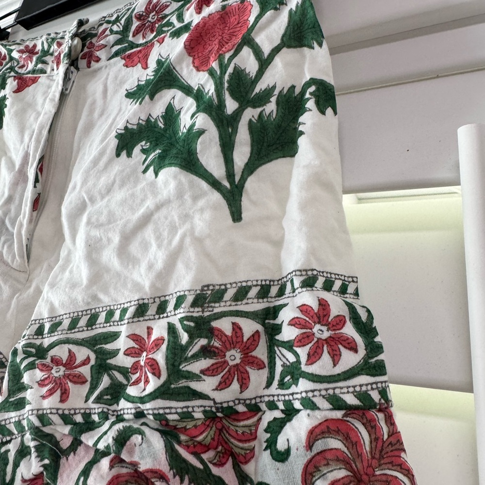Juliet Dunn White High-Waist Embroidered Shorts with Red & Green Floral - Picture 9 of 11